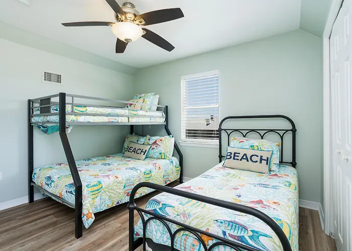 Apartment Blue Lagoon At Little Lagoon By Youngs Suncoast
