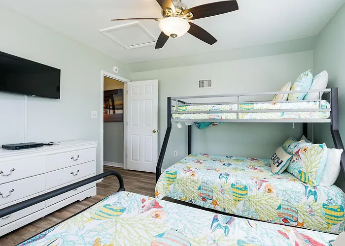 Apartment Blue Lagoon At Little Lagoon By Youngs Suncoast *